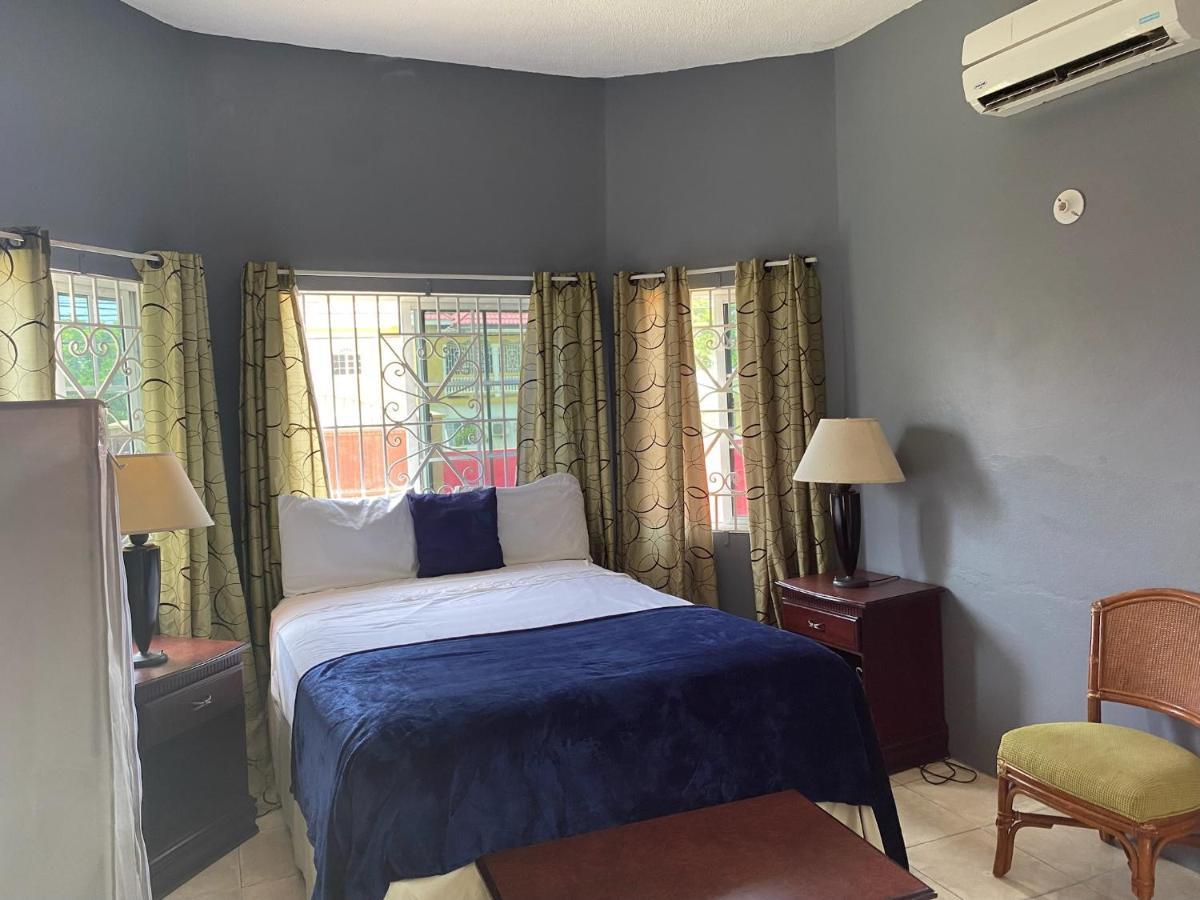 A Taste Of Jamaica Lavern'S Place Ocho Rios Exterior photo