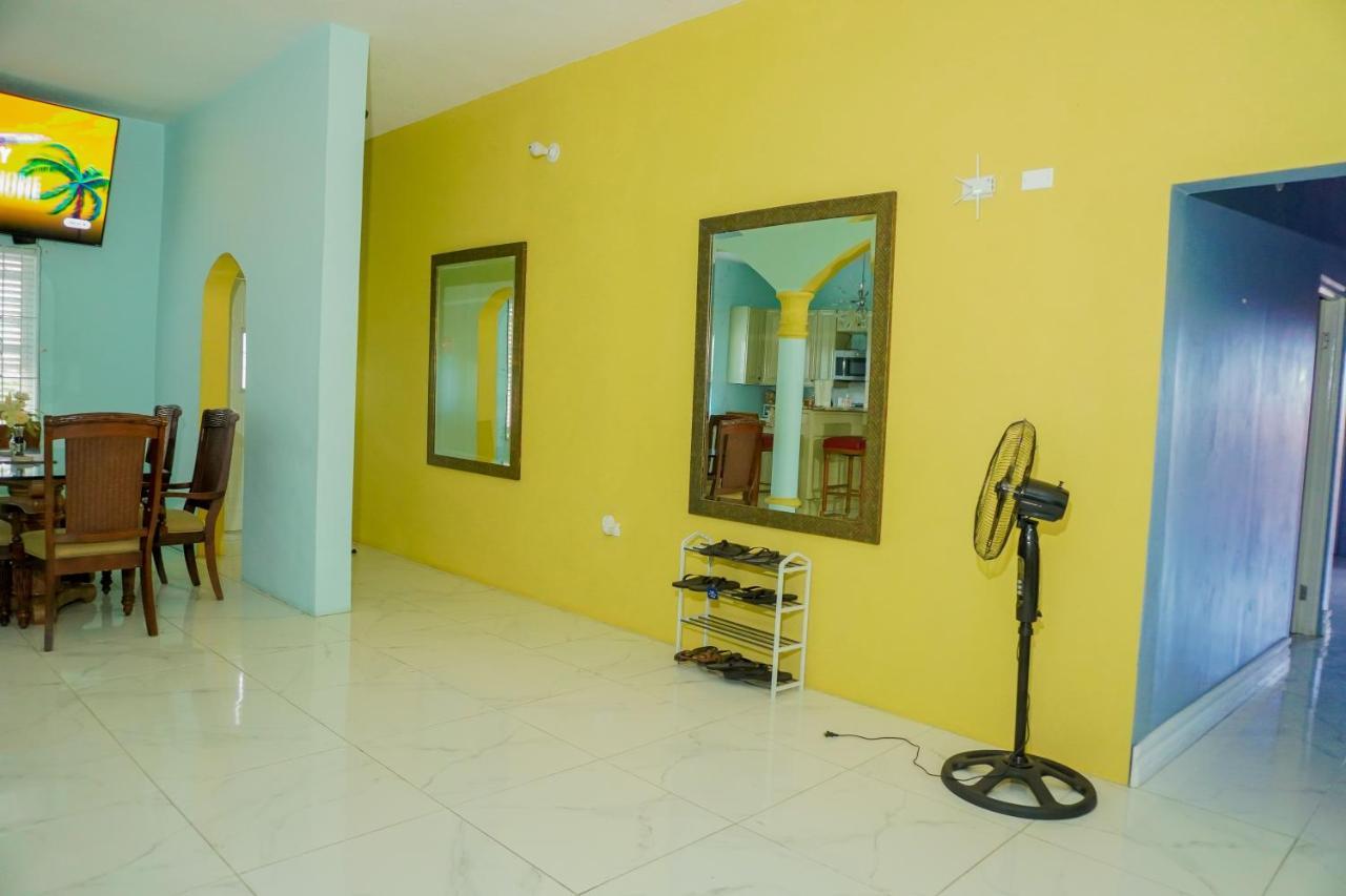 A Taste Of Jamaica Lavern'S Place Ocho Rios Exterior photo