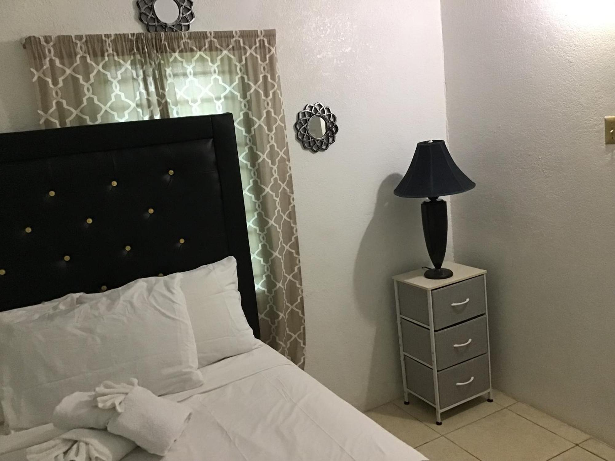 A Taste Of Jamaica Lavern'S Place Ocho Rios Exterior photo