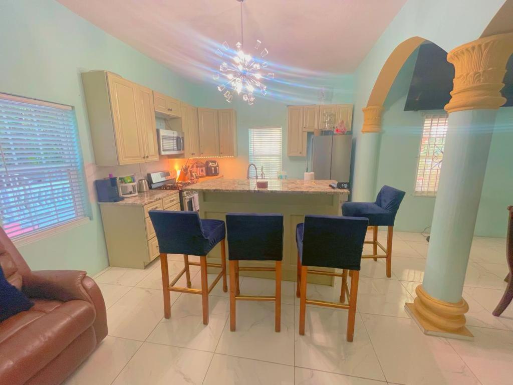 A Taste Of Jamaica Lavern'S Place Ocho Rios Exterior photo